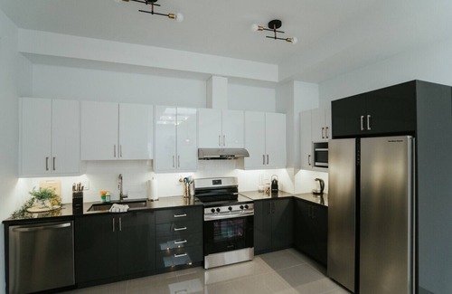 La Petite-Patrie Apartment | Welcoming and Light Filled 2bdr Apartment