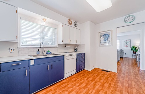 Harbor House | Welcoming beach escape near shopping & dining with fast WiFi, central AC & W/D