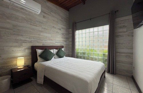 Agonia Bed & Breakfast | Welcoming bed & breakfast with AC in Alajuela, near the airport,15 minutes away.