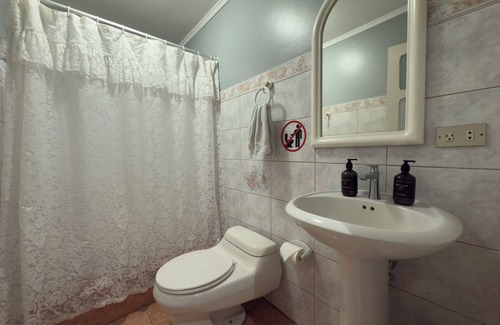 Agonia Bed & Breakfast | Welcoming bed & breakfast with AC in Alajuela, near the airport,15 minutes away.