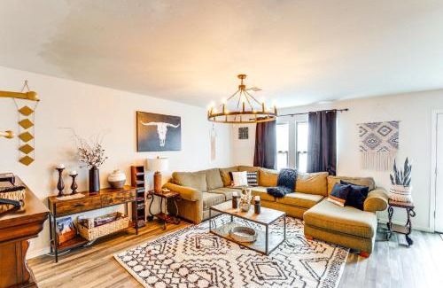 Bullhead City House | Welcoming Bullhead City Home with Pool and Game Room!