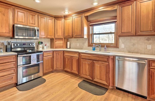 Canon City House | Welcoming Cañon City Abode - Walk to River!