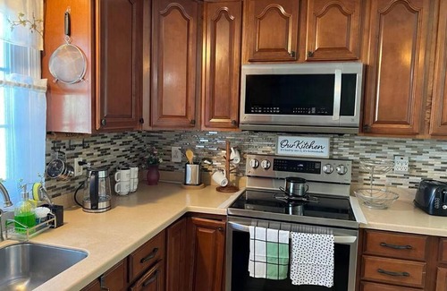Worcester Apartment | Welcoming, Cozy & Family Friendly 3 bedroom house