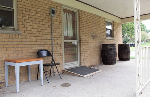 Roselawn Finance Bed & Breakfast | Welcoming cozy private bedroom and a shared bathroom with a large yard