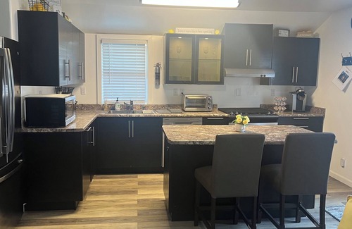 Eureka Apartment | Welcoming Cozy Upstairs Apartment