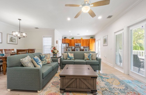 Marathon House | ★Welcoming Family Vacation Gated home★with private heated pool and Patio
