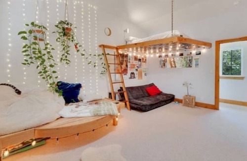 Chatsworth House | Welcoming Gated Estate - Extended Stays Available