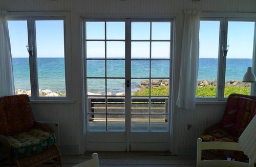 Rrvig House | Welcoming holiday home right down to the water