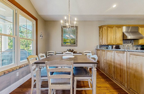 St. Simons Island House | Welcoming Home with Golf Course View, High-Speed WiFi, and Central AC