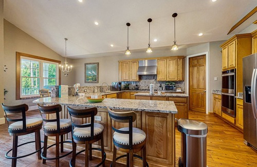 St. Simons Island House | Welcoming Home with Golf Course View, High-Speed WiFi, and Central AC