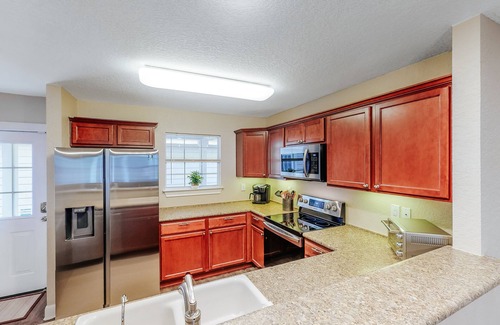 Historic Garderns House | Welcoming home walkable to Steps of Alamodome & riverfront & near River Walk