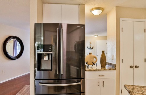South Gate Ridge House | Welcoming home with enclosed yard, gas grill, bikes, deck, washer/dryer, and AC