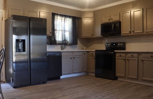 Rex House | Welcoming❤️ House w/ Wi-Fi + 3br2b