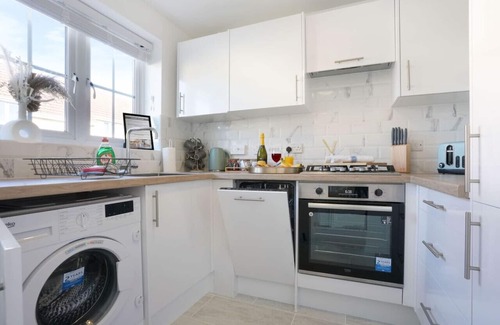 Luton House | Welcoming House with Free Parking and Fast WiFi