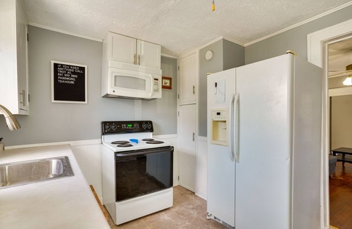 Mound Apartment | Welcoming Lakefront Mound Apartment w/Fire Pit!