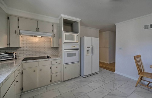 Wilmington House | Welcoming Leland Home ~ 15 Miles to Beachfront!