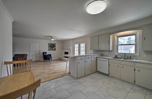 Wilmington House | Welcoming Leland Home ~ 15 Miles to Beachfront!