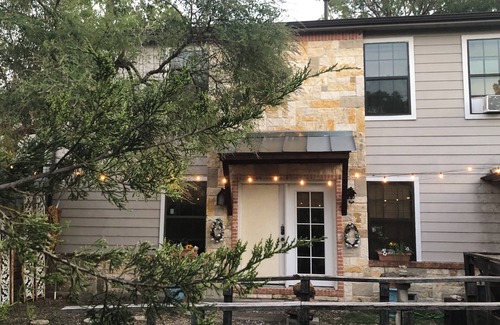 Northwest Dallas House | Welcoming Medical Workers (Med Distr Convenient)
