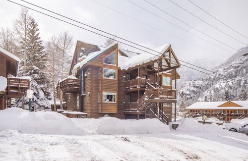 Ouray Condo | Welcoming Mountain Condo- Steps Away from Main Street- Pet Friendly!