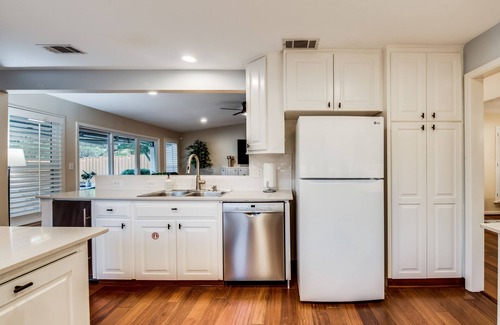 Lake Highlands House | Welcoming Neighborhood 4 Bed 3 Bath Single Story