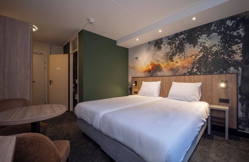 Arcen Hotel | Welcoming Room Close to Brewery Castle Gardens and Parks Free Parking