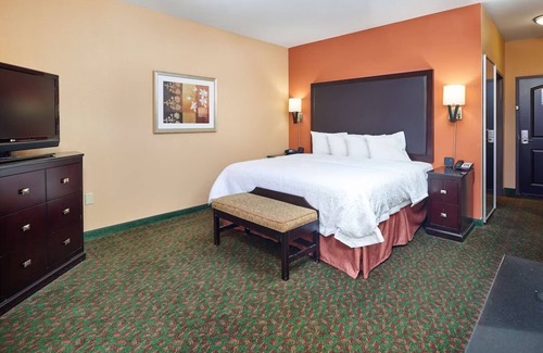 Waco Hotel | Welcoming Room with Free Hot Breakfast & Parking - Near Baylor! Indoor Pool!