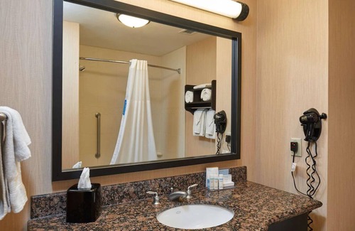 Waco Hotel | Welcoming Room with Free Hot Breakfast & Parking - Near Baylor! Indoor Pool!