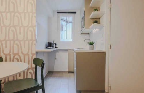 17th Arrondissement Apartment | Welcoming Studio for 2 people - Épinettes