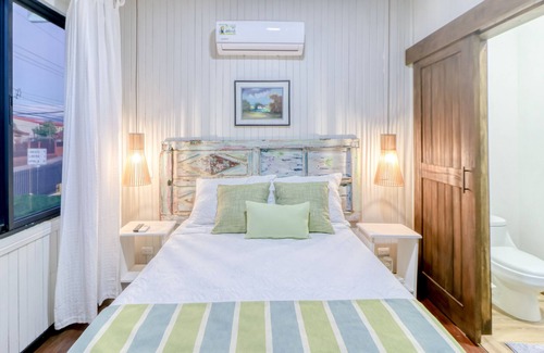 La Cruz House | Welcoming suite at Hotel Punta Descartes with fast WiFi & on-site dining
