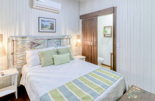 La Cruz House | Welcoming suite at Hotel Punta Descartes with fast WiFi & on-site dining