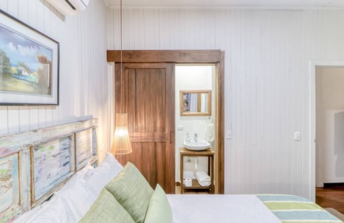 La Cruz House | Welcoming suite at Hotel Punta Descartes with fast WiFi & on-site dining