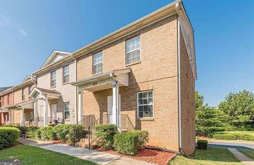 Tucker House | Welcoming townhome with AC in charming Tucker