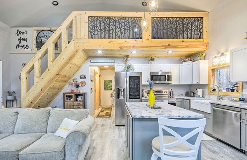 Townsend Cottage | Welcoming Townsend Cabin: Hike, Fish & Relax!