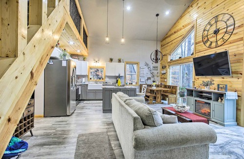 Townsend Cottage | Welcoming Townsend Cabin: Hike, Fish & Relax!