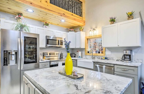 Townsend Cottage | Welcoming Townsend Cabin: Hike, Fish & Relax!