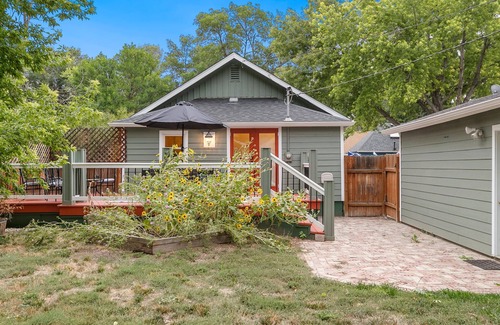 Loveland House | Welcoming Washington Abode Close to Downtown Artisans and Amenities!