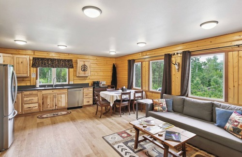 Meadow Lakes Cabin | Welcoming Wasilla Cabin w/Patio!