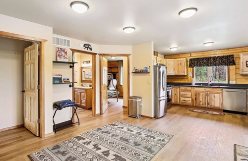 Meadow Lakes Cabin | Welcoming Wasilla Cabin w/Patio!