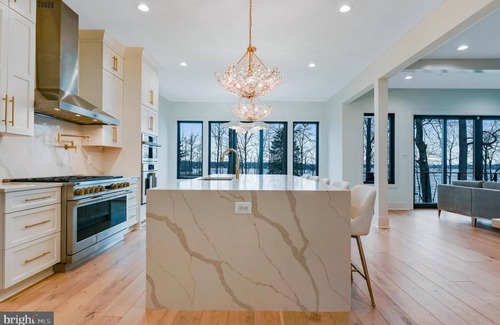 Annapolis House | Welcoming Waterfront Luxury Estate for Family, Friends, and Pets in Annapolis