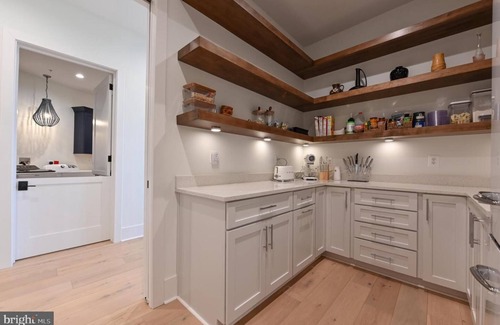 Annapolis House | Welcoming Waterfront Luxury Estate for Family, Friends, and Pets in Annapolis