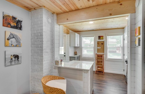 Williams Bay Cottage | Welcoming Williams Bay Cottage w/ Deck & Fire Pit!