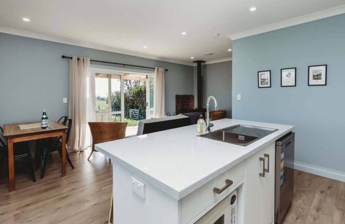 Tataraimaka Cottage | Weld Cottage - Sustainable lifestyle property