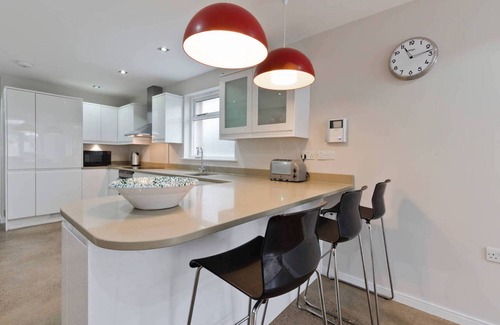 Mortlake House | Well-appointed 3 Bedroom West-London House (max 6 people)