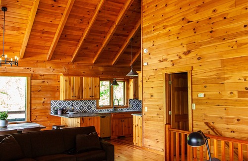 Zionville House | Well-appointed cabin with expansive mountain views, nature and tranquility.