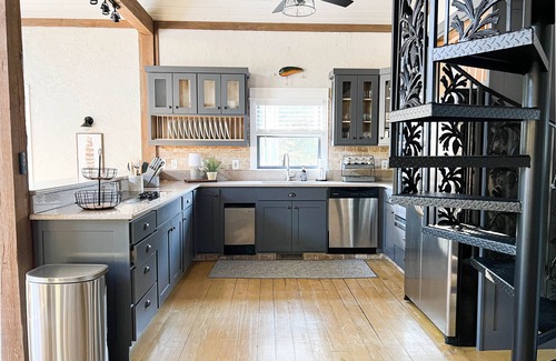 Chickamauga Lake House | Well appointed Chickamauga Lake Fishermans lodge, with room for the whole family