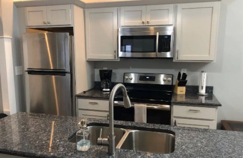 Charleston Apartment | Well appointed East End 1st floor apt w off-street parking, WD, WiFi, pets ok