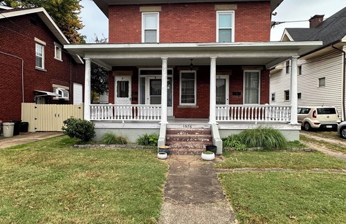 Charleston Apartment | Well appointed East End 1st floor apt w off-street parking, WD, WiFi, pets ok