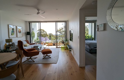 Lane Cove Apartment | Well appointed, elevated, light filled Apartment