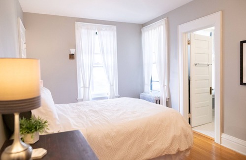 Grand Rapids Apartment | Well appointed home near Wealthy Street, Trinity Health & Mary Free Bed