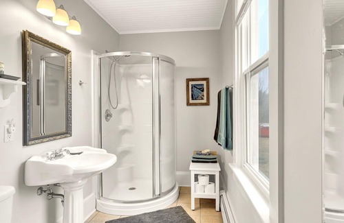 Martins River House | Well-appointed Queen Room in Riverside Historic Farmhouse Getaway